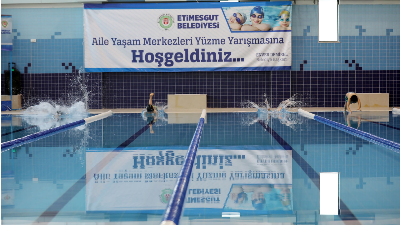 Etimesgut Belediyesi yüzme yarışı düzenledi