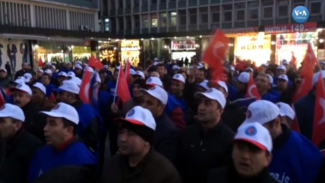 Türk Harb-İş Sendikasının Atatürk Heykeli önünde protestosu 